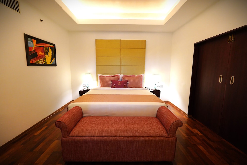 Royal Suite with Panoramic View - Photo 1