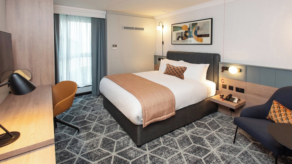 Standard Room, 1 Double Bed, Accessible (Standalone Shower) - Photo 6