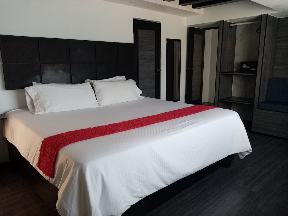 Standard Room, 1 King Bed, Non Smoking - Photo 1
