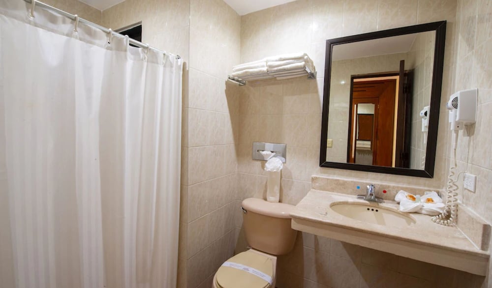 Executive Room, 2 Queen Beds - Photo 4