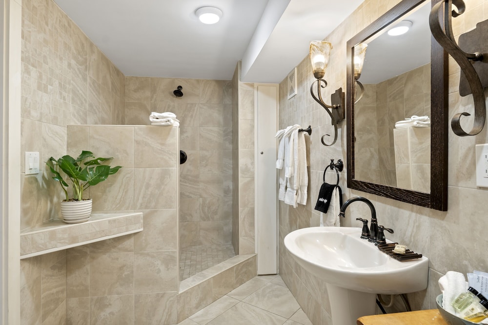 Studio Suite, 1 King Bed, Kitchen (stairs required), photo 6
