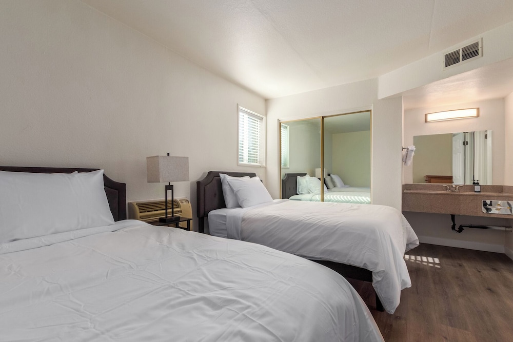 Classic Room, 2 Double Beds