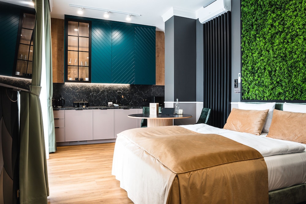 Comfort Apartment, 1 Queen Bed, Non Smoking, City View