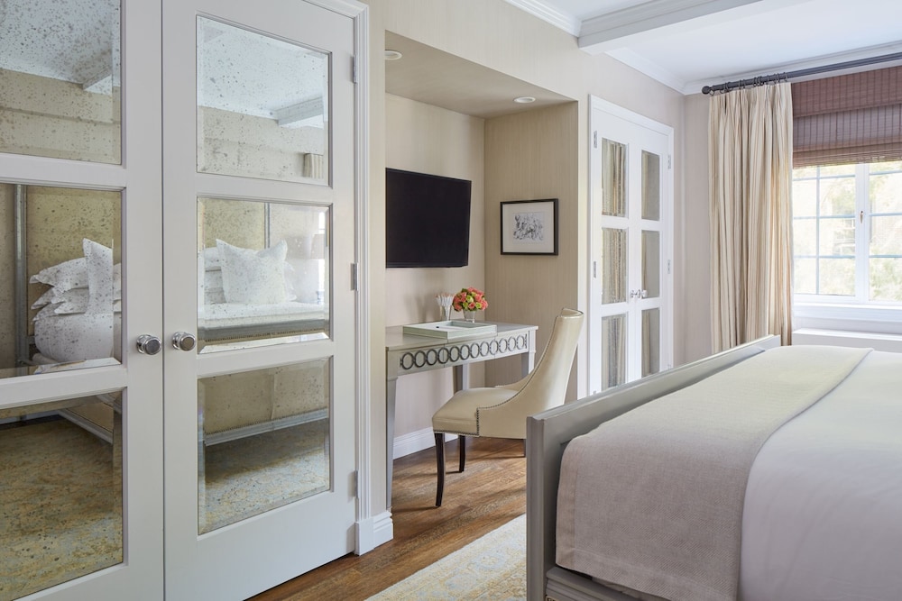 King Room with One King Bed (Non Smoking) photo 3