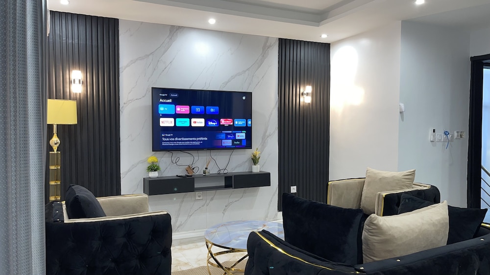 Royal Studio Suite photo 2