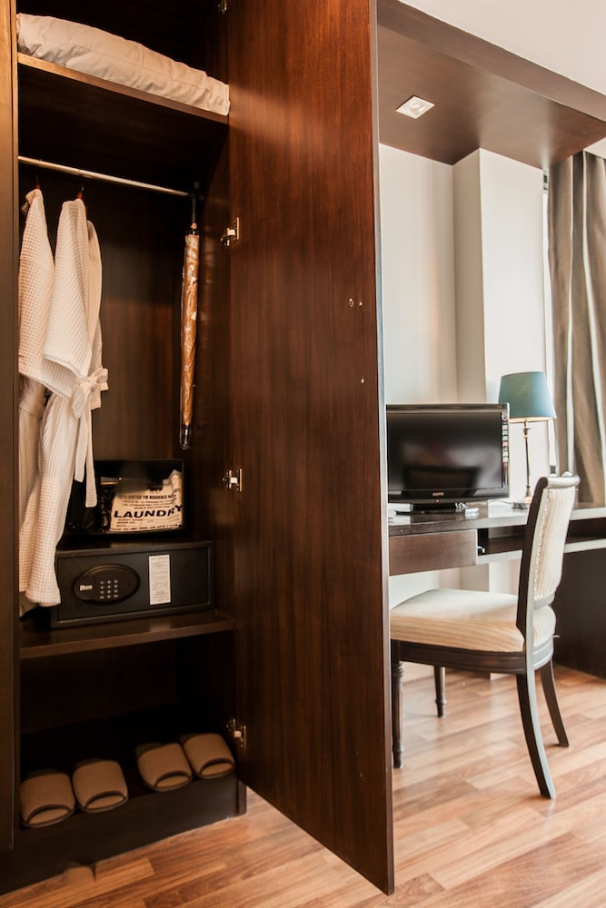room photo