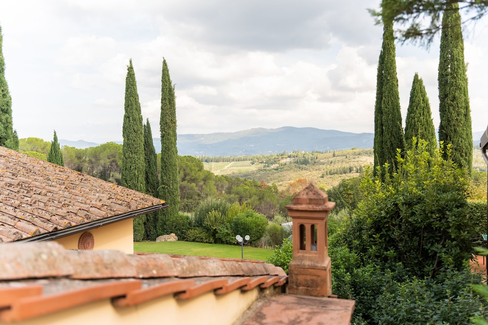 Studio con vista colline photo 2