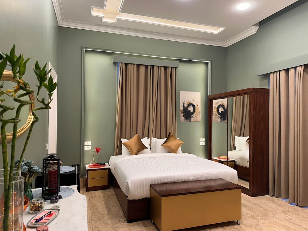 Deluxe Double Room 07