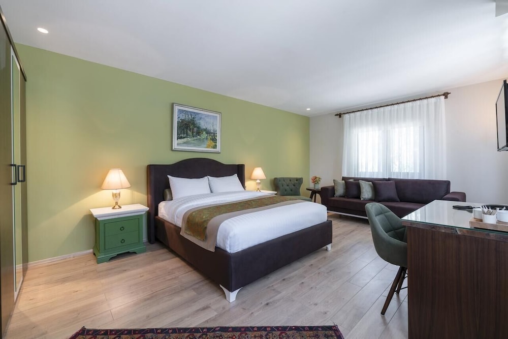 Deluxe Double Room, Pool View