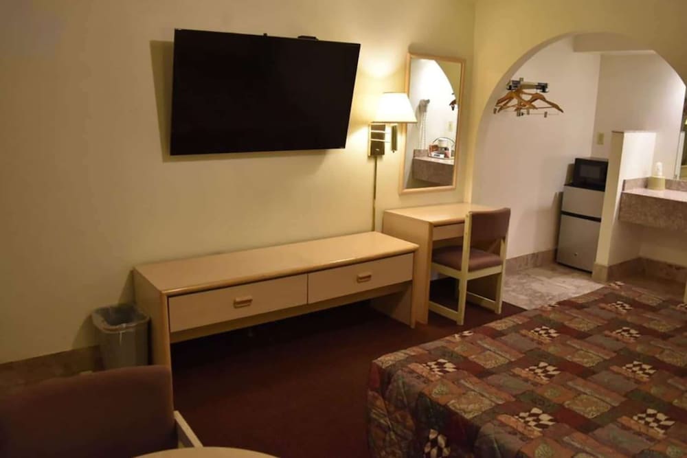 Room, 1 King Bed, Non Smoking photo 1