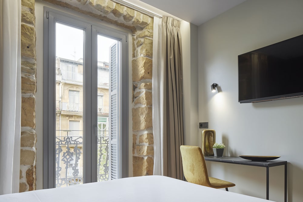 Superior Double or Twin Room, City View - Photo 3