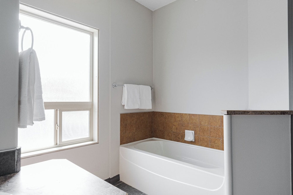 Suite, 3 Bedrooms, Kitchen photo 2