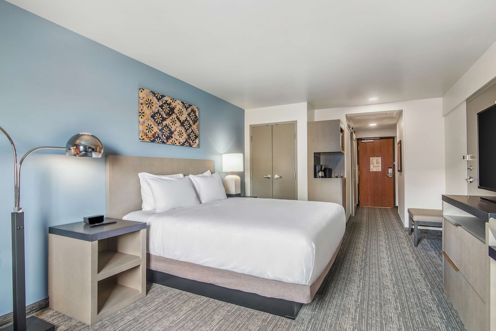 Room, 1 King Bed (High Floor, Den) - Photo 1