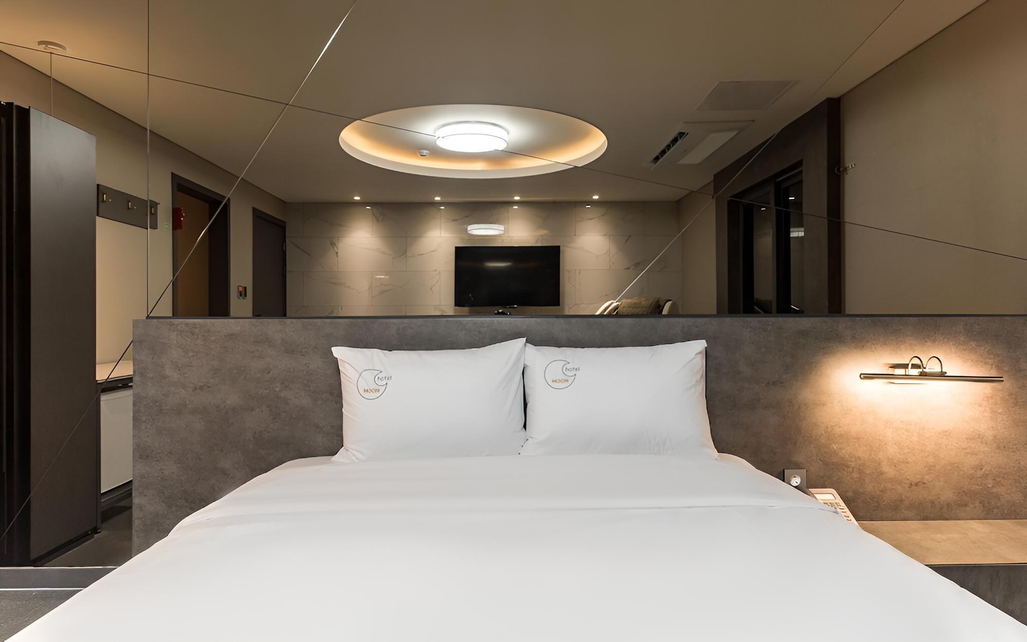 Room (VIP (Netflix available air purifier s) - Photo 6