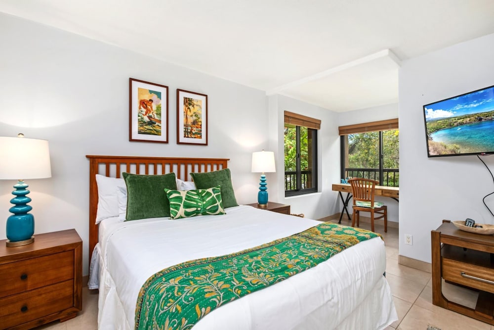 Condo, 2 Bedrooms, Balcony, Partial Ocean View (Kro-K303) photo 2