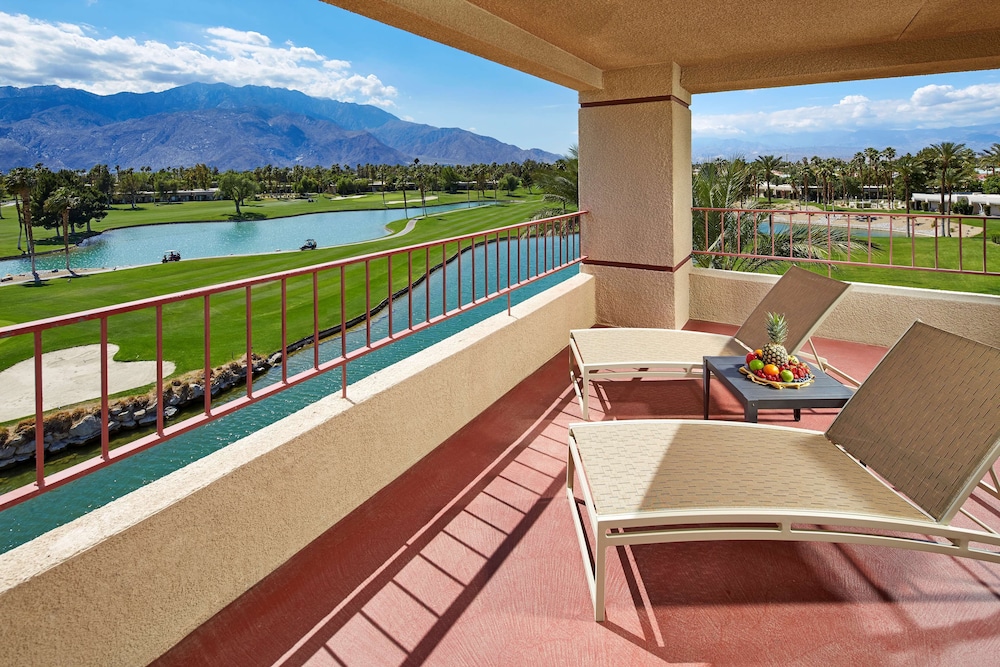 King, Suite, Accessible, Corner