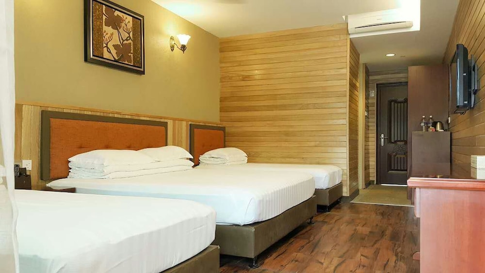 Deluxe Triple Room, Pool View