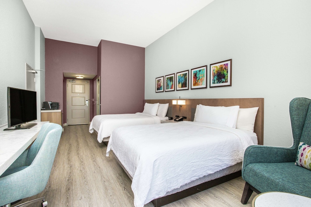 Room, 2 Queen Beds, Non Smoking (Drinks & Snacks) - Photo 2