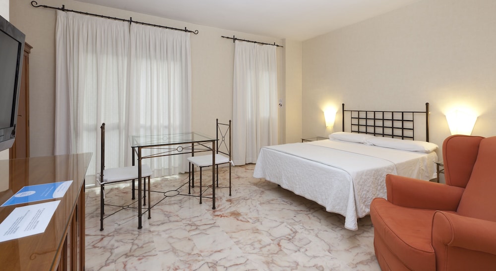 Studio, 1 Bedroom (2 Adults)
