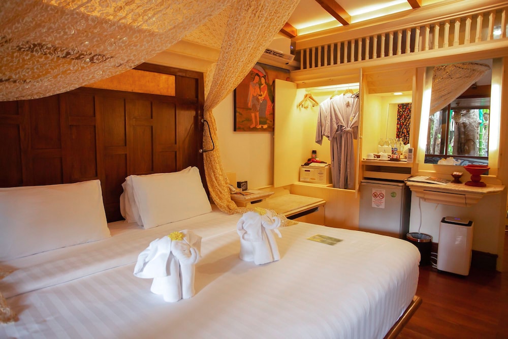 Deluxe Room, 1 Bedroom, Garden Area - Photo 12