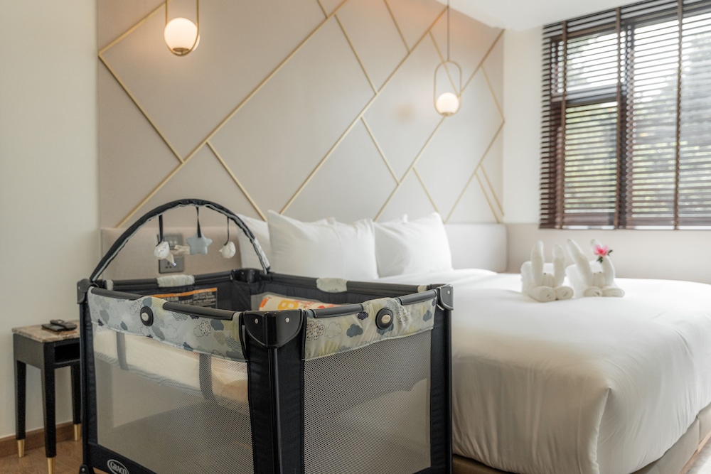 Family Suite, 1 King Bed - Photo 1