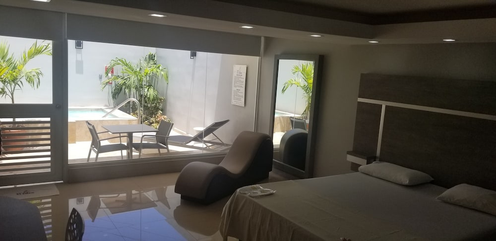 Premium Double Room, 1 Queen Bed, Non Smoking photo 1