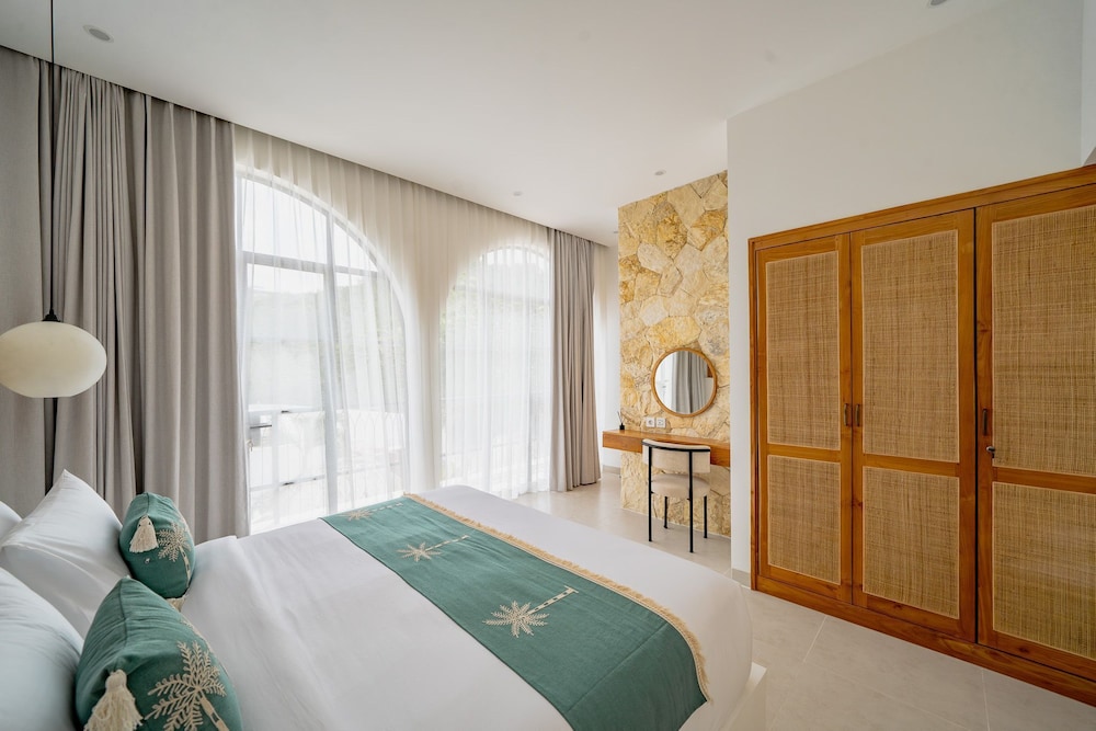 Luxury Villa, 1 King Bed, Patio, Pool View photo 1