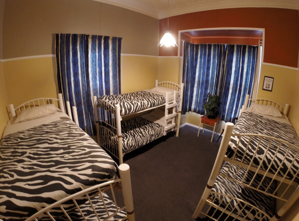 Shared Dormitory (6 Bed, Mixed) photo 1