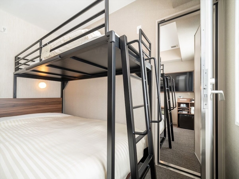 Super (Connecting) Room with Loft, Non Smoking - Photo 1