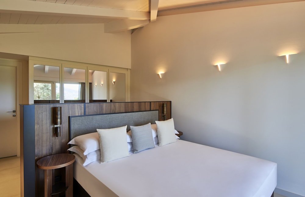 Deluxe Room, 1 King Bed, Accessible