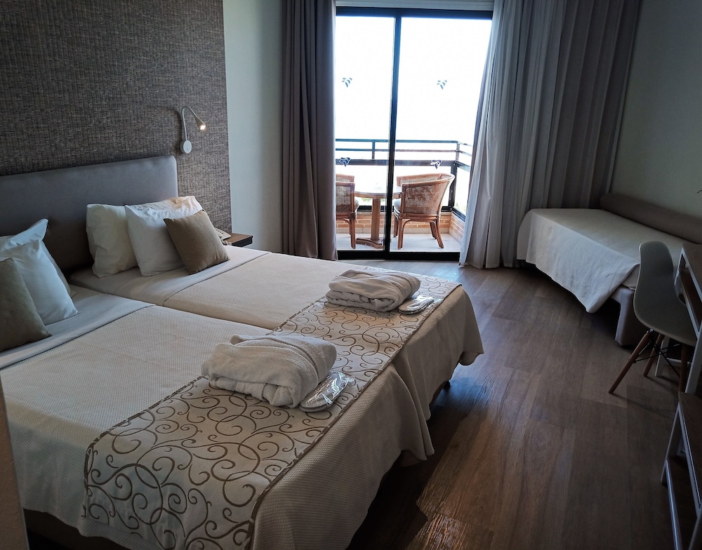 Deluxe Double or Twin Room, Sea View - Photo 3