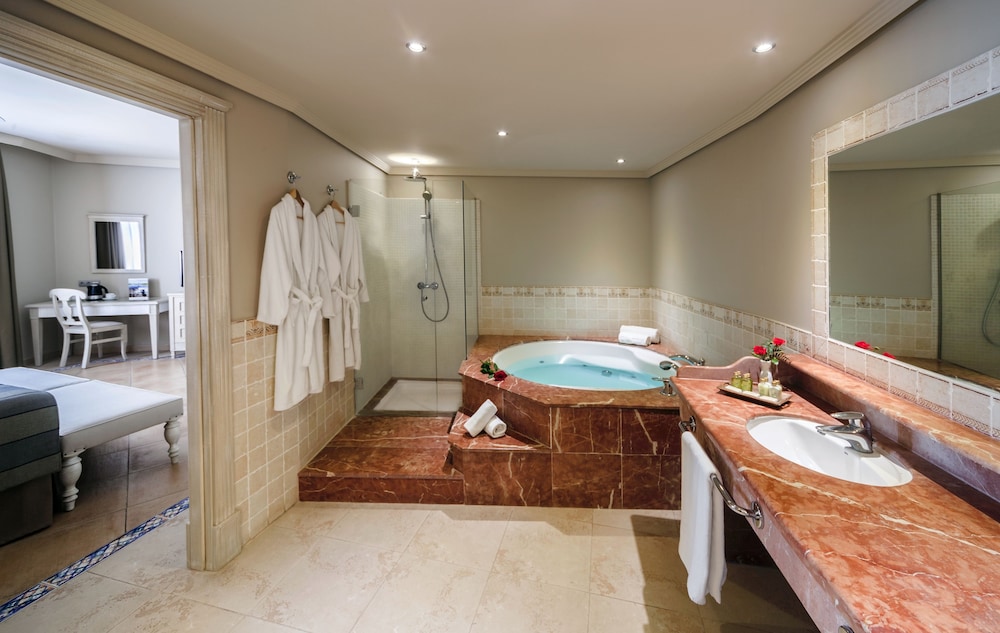 Club Room (Deluxe Premium)