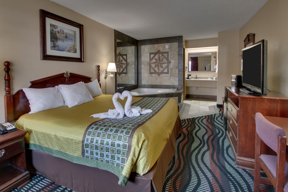 Premier Room, 1 King Bed, Jetted Tub (Ground Level) photo 1