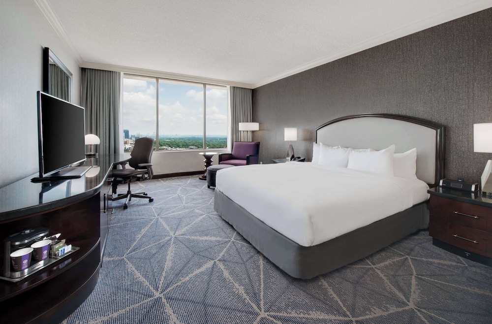 Premium Room, 1 King Bed, Bathtub (Mobility & Hearing) - Photo 1