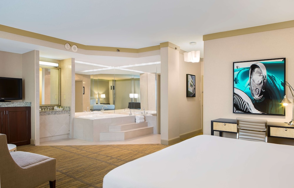 Room, 1 King Bed, Jetted Tub photo 1