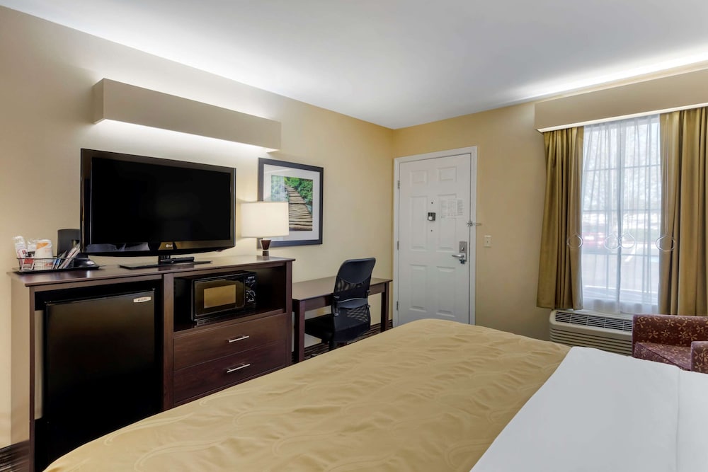 Room, 1 King Bed, Accessible, Non Smoking - Photo 6