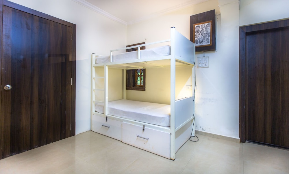 8 Bed Deluxe Mixed Dormitory photo 1
