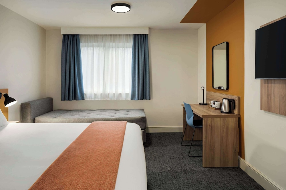 Room (Standard King) - Photo 4