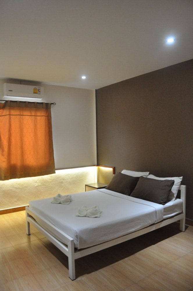 Deluxe Double Room, 1 Queen Bed, Garden View photo 2