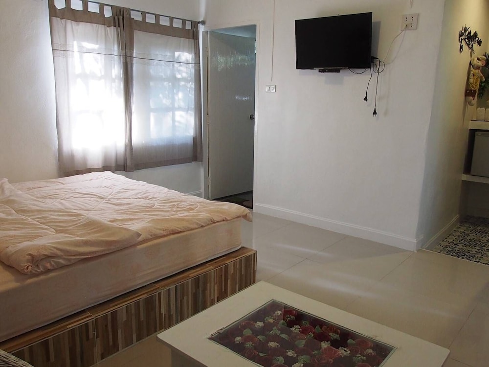 Family Cottage, 1 King Bed, Patio, Garden Area photo 3