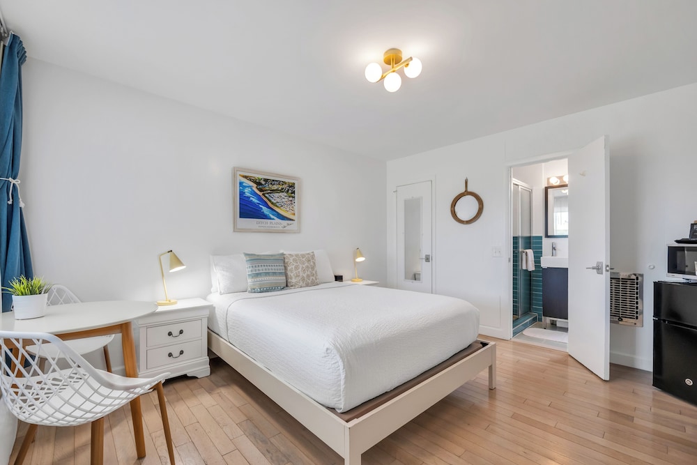 Standard Single Room, 1 Queen Bed photo 3