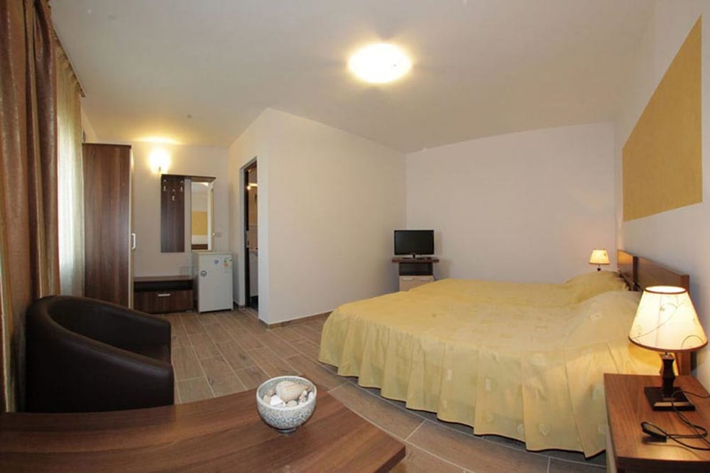 Classic Double Room, Balcony photo 2