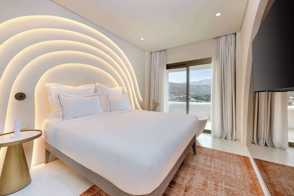 Deluxe Suite, 1 King Bed, Sea View - Photo 5
