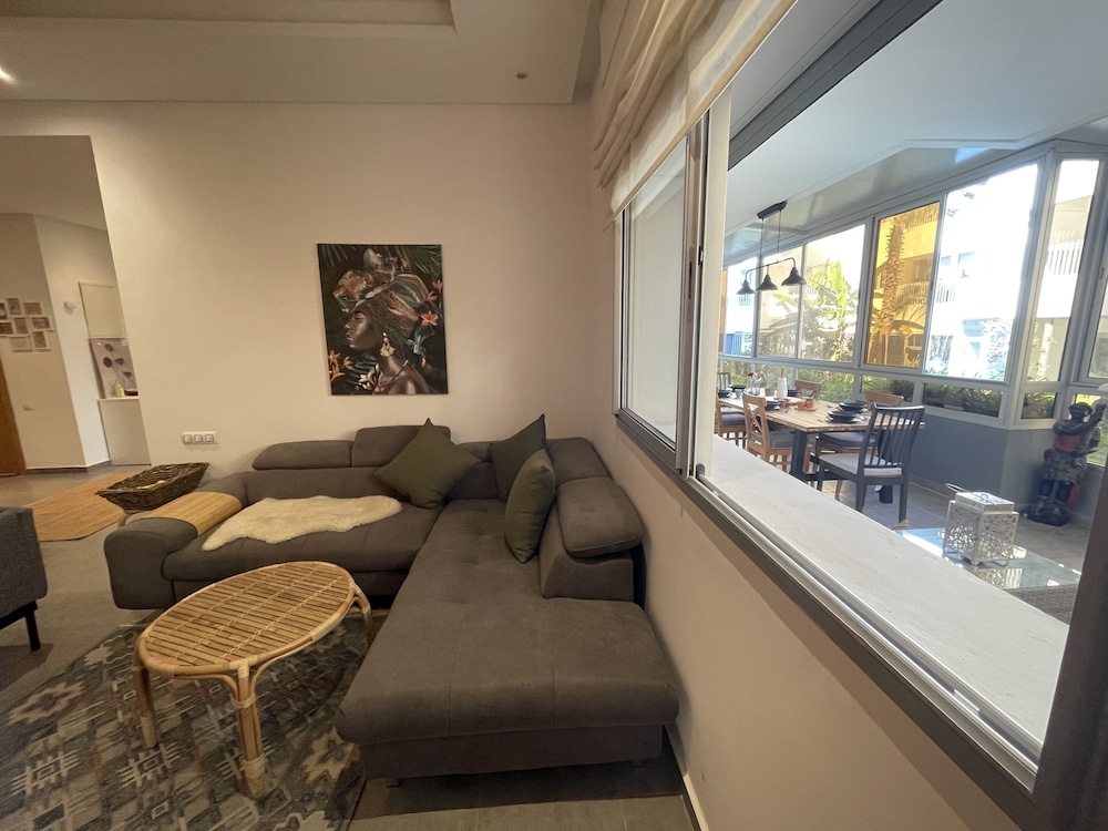 Elite Apartment, 3 Bedrooms, Accessible, Pool Access photo 2