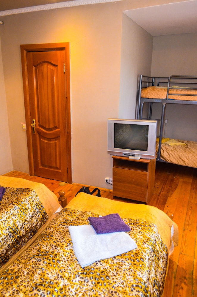 Standard Room (5 Guests) photo 3