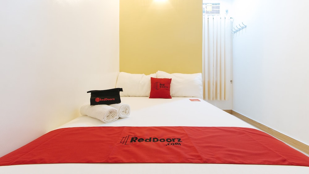 Double Room (Reddoorz) - Photo 6
