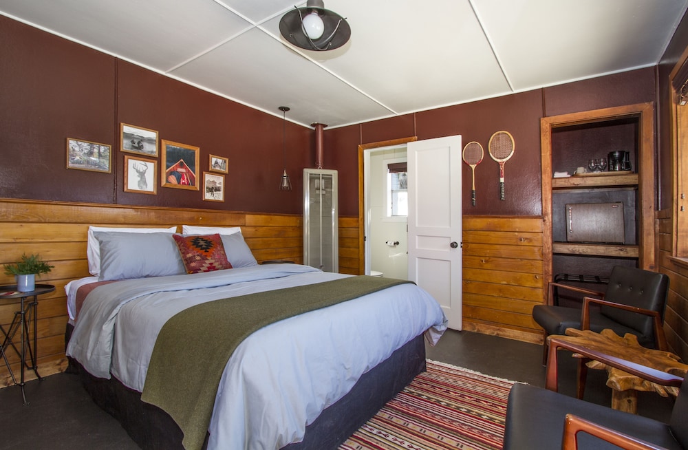 Studio, 1 Queen Bed photo 2