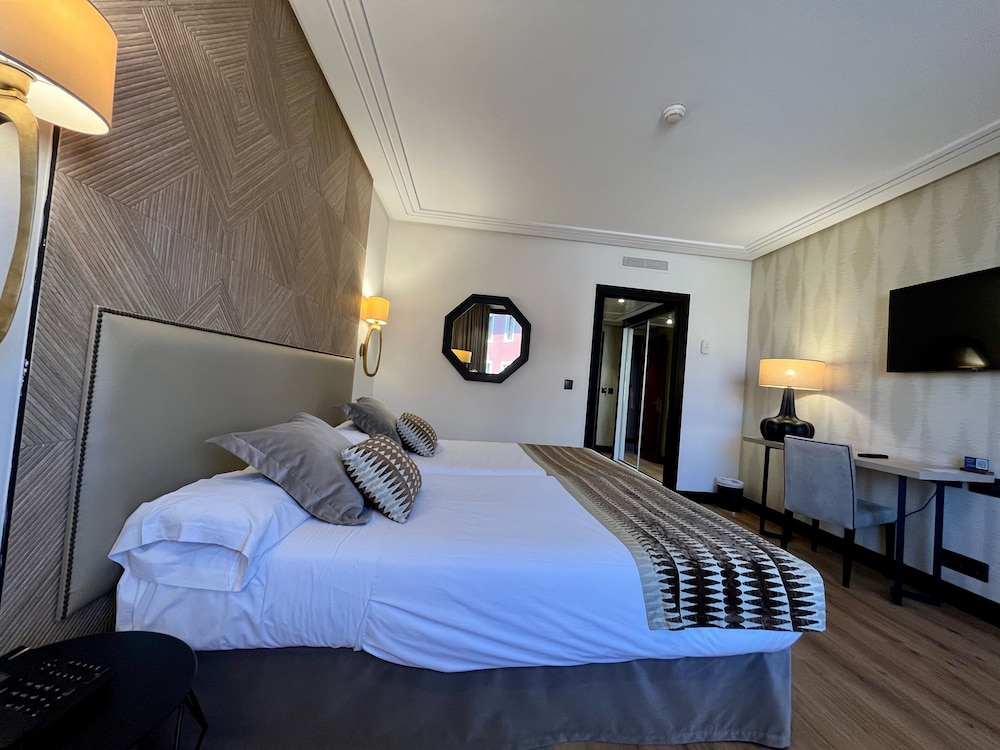 Double Room, Sea View (2 Adults + 1 Child) - Photo 8