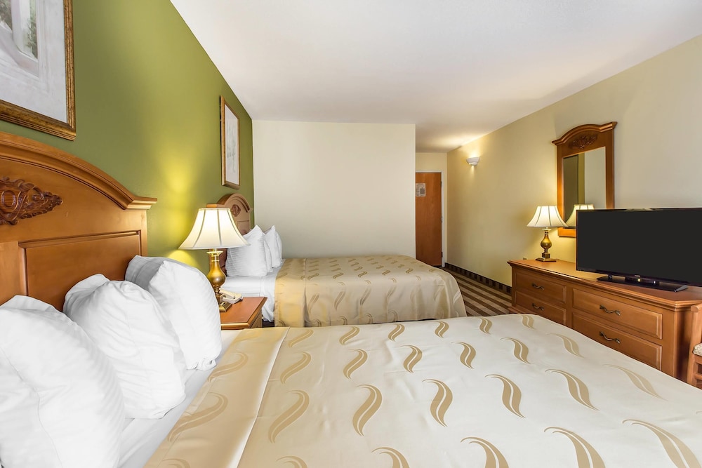 Standard Room, 2 Queen Beds - Photo 2
