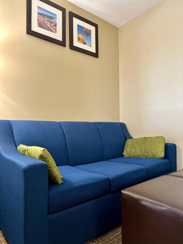 Suite, Multiple Beds, Non Smoking photo 3